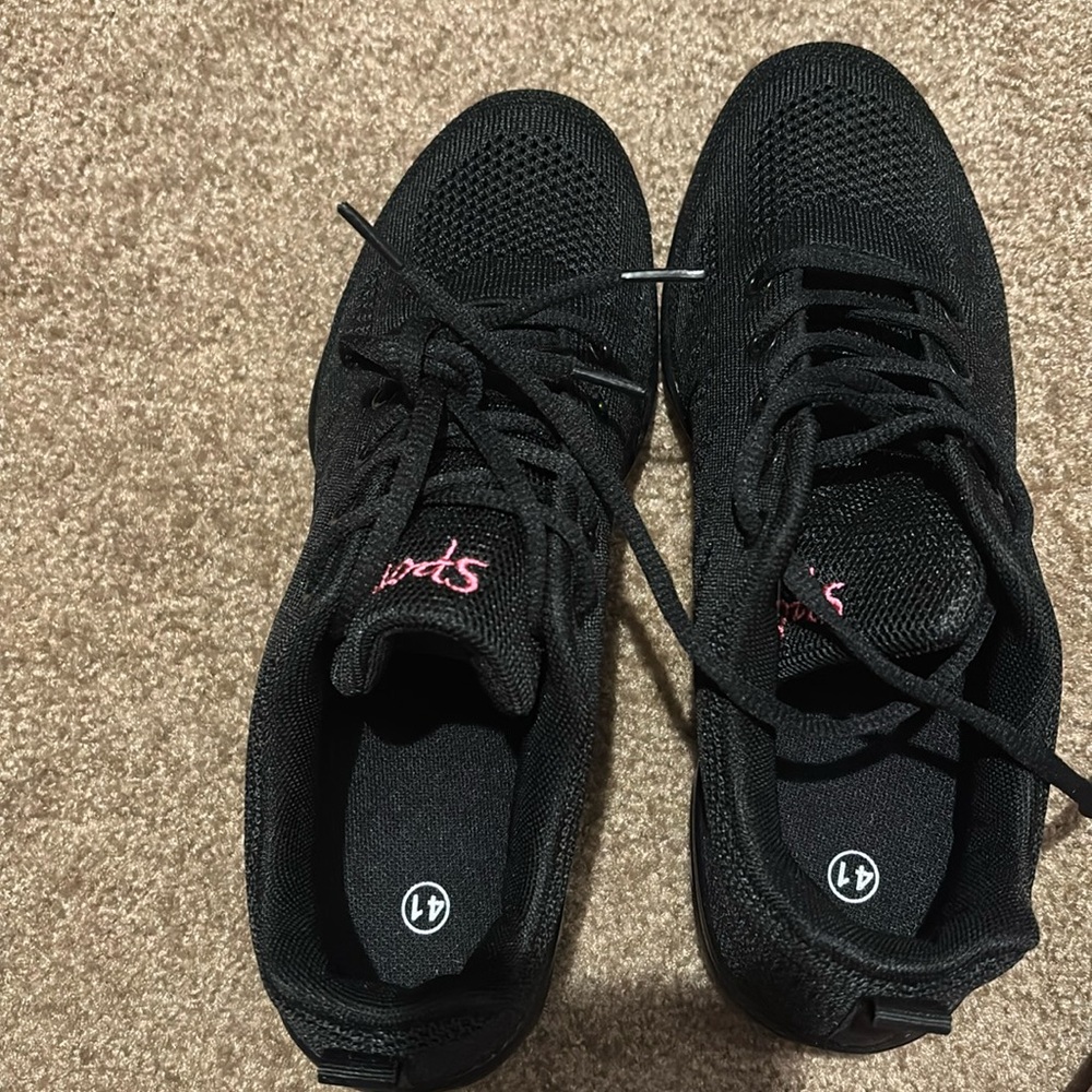 Black Tennis Shoes